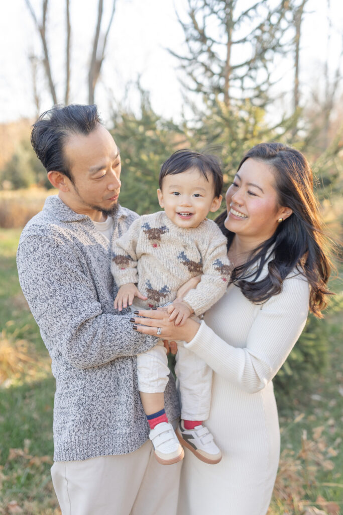 Cozy family Christmas tree farm pictures in Connecticut