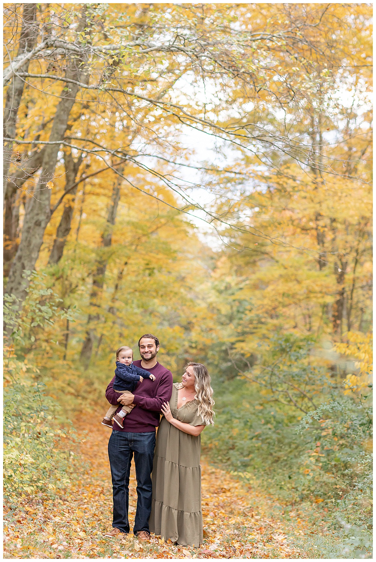 connecticut fall family photo in shelton